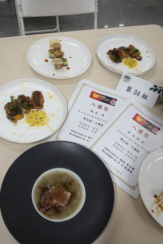 The team was required to prepare a three-course menu with appetizer/soup/entrée of 3 servings each. The mystery food ingredient was given to the participants to tap their creativity for cooking the entrée. 